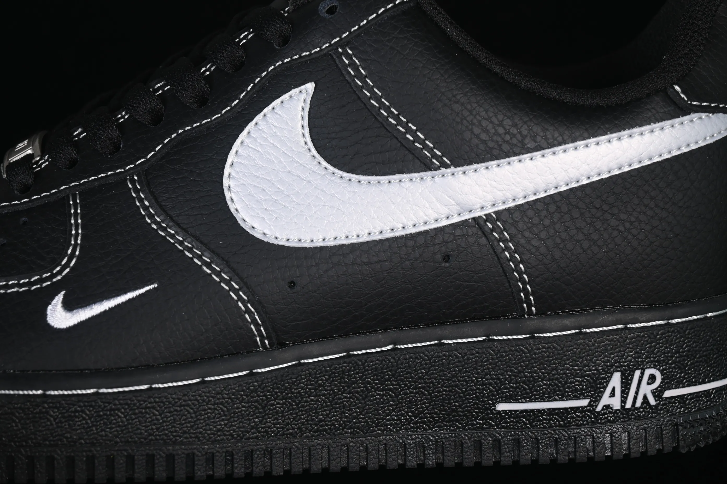 All categories Nk Air Force 1 Air Force series Nk Air Force 1 Low Air Force low-top Nike Air Force 1'07 Low black and silver small hook Air Force 1 low-top casual sneakers ZH0316-154